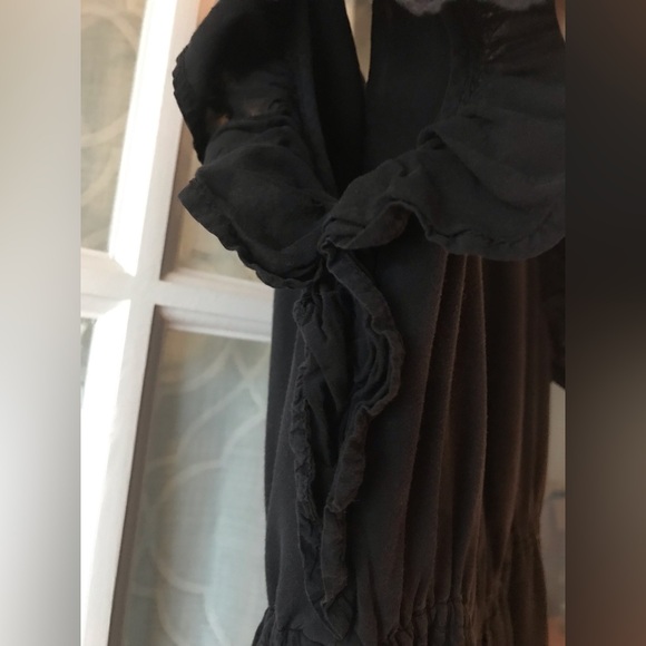 Fossil size XS keyhole type black fluttery dress, modest but also attractive! - Picture 6 of 8